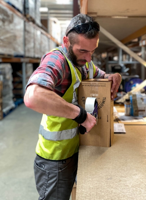 Packaging a parcel ready to be shipped